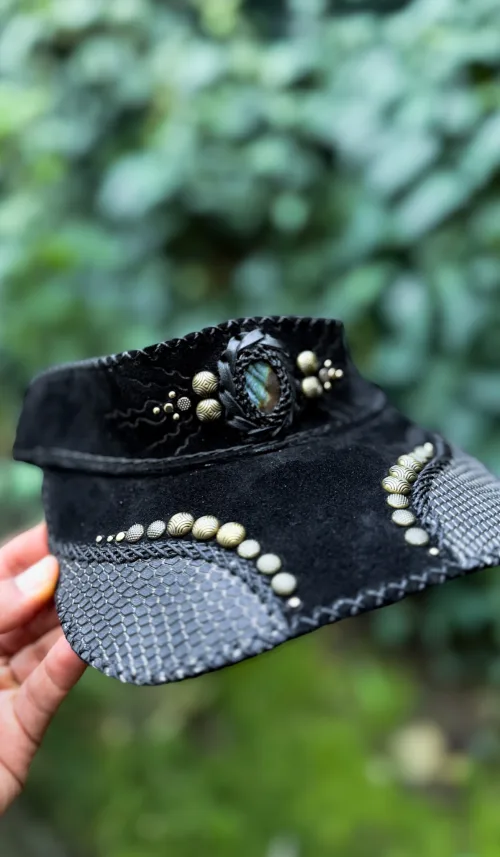 Adjustable leather visor with snap buttons and snake texture brim · SIGA Tribal