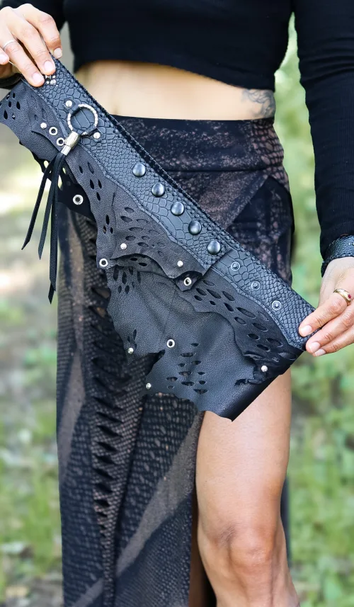 A bold leather waist piece with organic cut details and fluid movement. Adjustable fit and one of a kind. Handmade in Portugal.